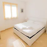 E Giardino דירה *